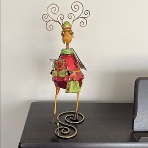 Adorable Pier1 2016 dated metal bobble head tea light reindeer with presents